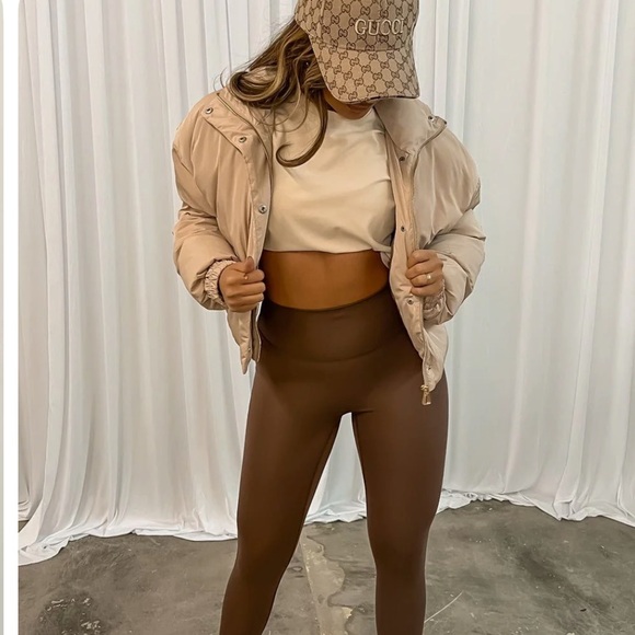 NWT Cropped Puffer Jacket - Latte - Picture 4 of 12